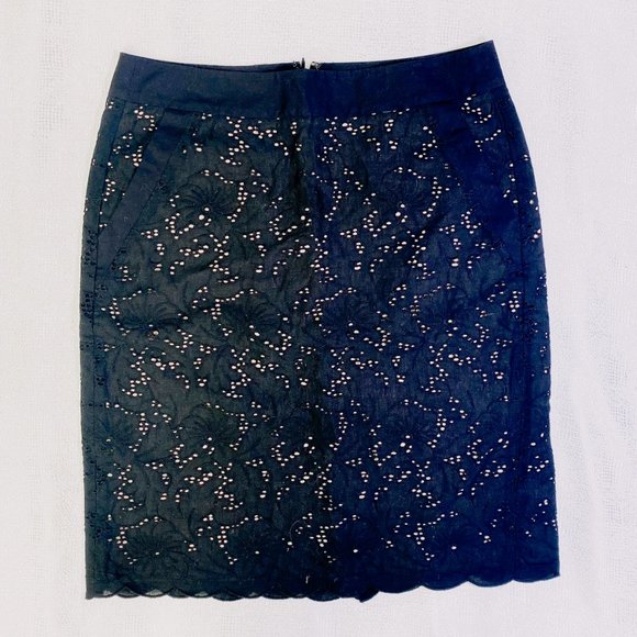 Eyelet Lace Black Pencil Skirt with Pockets EUC Midi Ann Taylor Brand - Picture 2 of 13